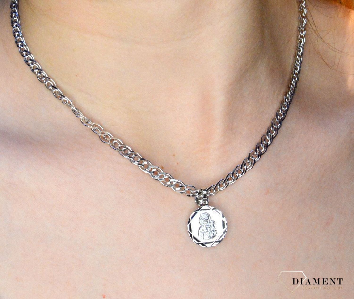 Srebrny Łańcuszek Mona Lisa rodowany DIA-LAN-759687R-80-925 5mm. Efektowny splot, który przez swoją uniwersalną strukturę jest idealną bazą do rozmaitych wisiorków oraz dodatków. W ofercie naszego sklepu dostępne są również in.jpg